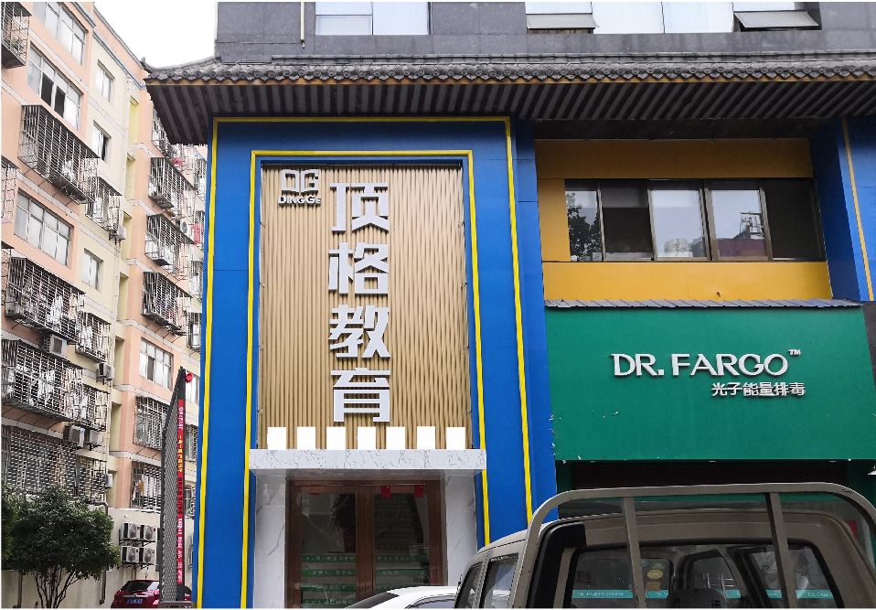 礼泉门头设计要符合门店特色。